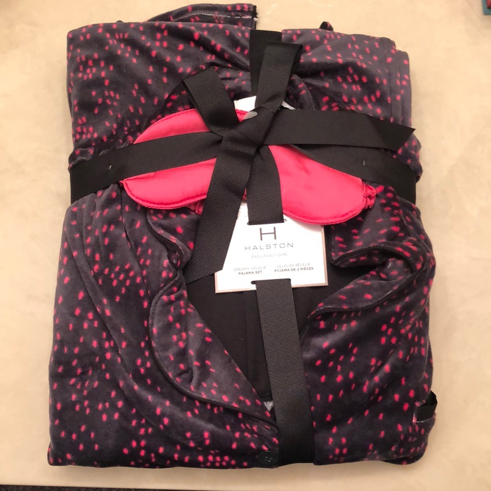 Pajama set with sleeping mask